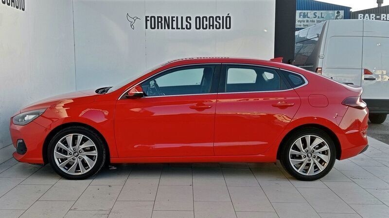 Usado Hyundai i30 120 CV (88 kW) 2018 Rojo