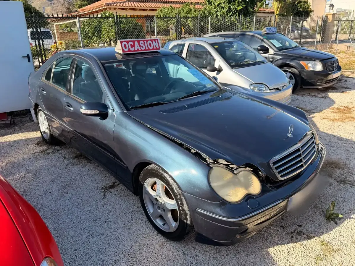 Usado Mercedes C270 Elegance 170 CV (125 kW) 2001 Azul Berlina