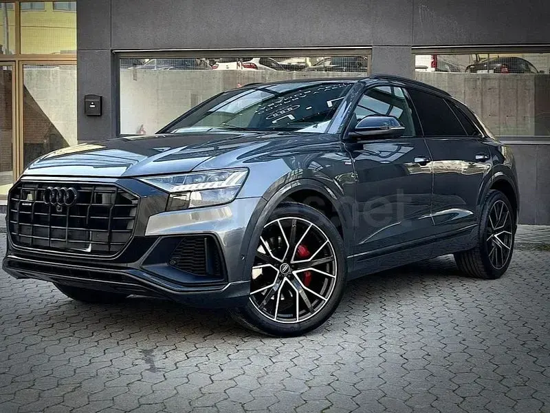 Usado Audi Q8 Ambiente 340 CV (250 kW) 2021 Gris / plata SUV