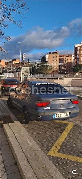 Usado Renault Mégane Expression 80 CV (58 kW) 2001 Azul Berlina