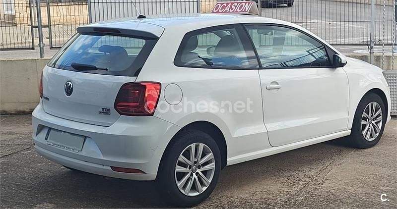Usado VW Polo 75 CV (55 kW) 2014 Blanco Berlina