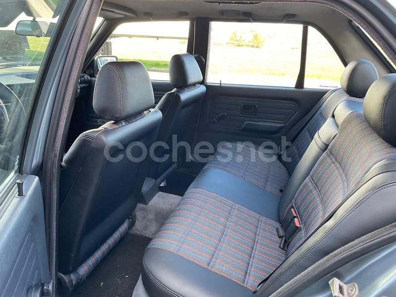 Usado BMW 325 170 CV (125 kW) 1988 Azul Berlina