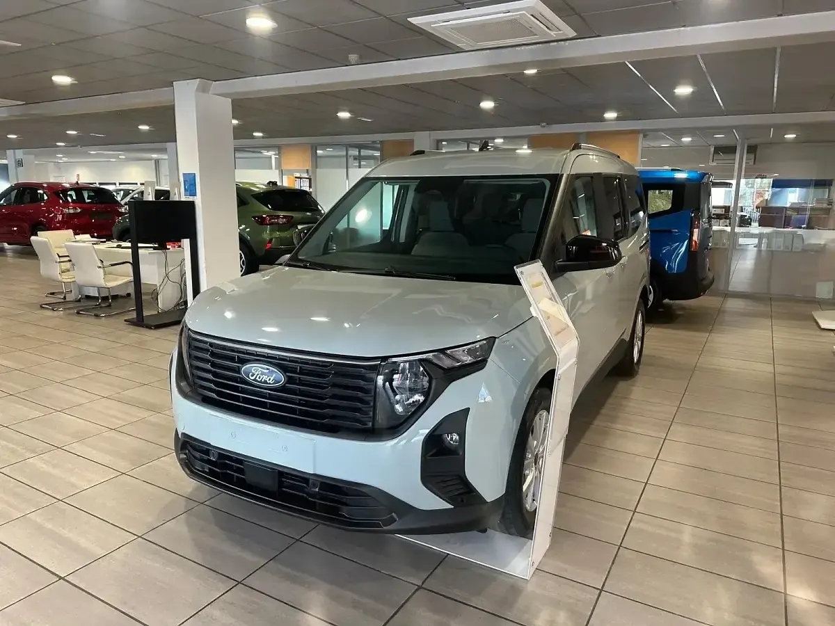 Nuevo Ford Tourneo Courier Titanium 125 CV (91 kW) 2026 Blanco Monovolumen
