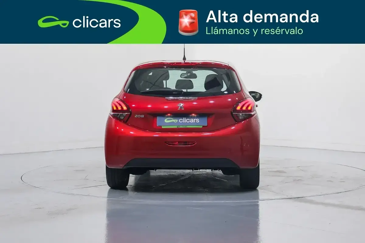 Usado Peugeot 208 Signature Sky 82 CV (60 kW) 2019 Rojo Utilitario