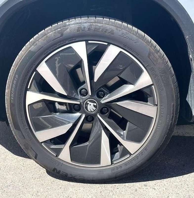 Usado Skoda Karoq Selection 116 CV (85 kW) 2025 Plateado SUV