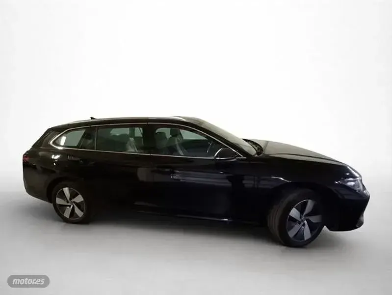 Usado VW Passat Business 150 CV (110 kW) 2024 Negro Familiar
