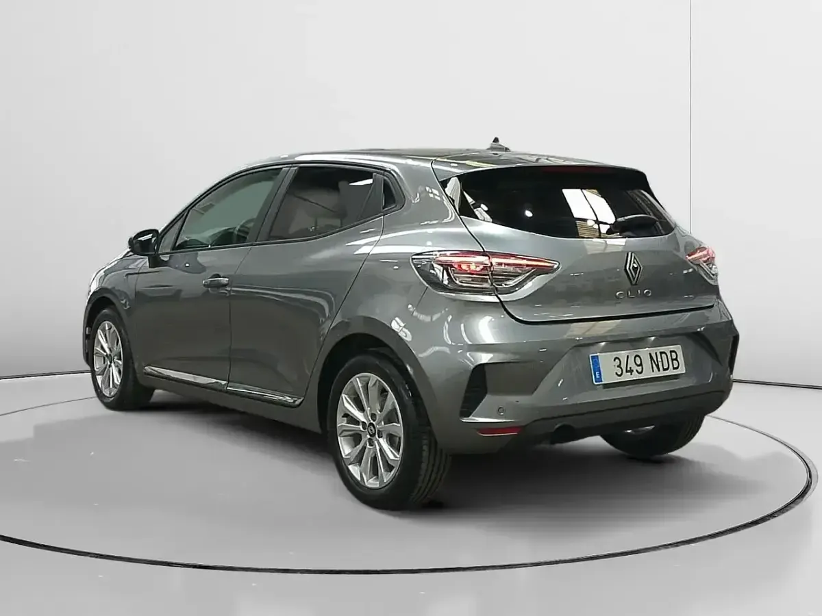 Usado Renault Clio Evolution 101 CV (74 kW) 2025 Gris Utilitario