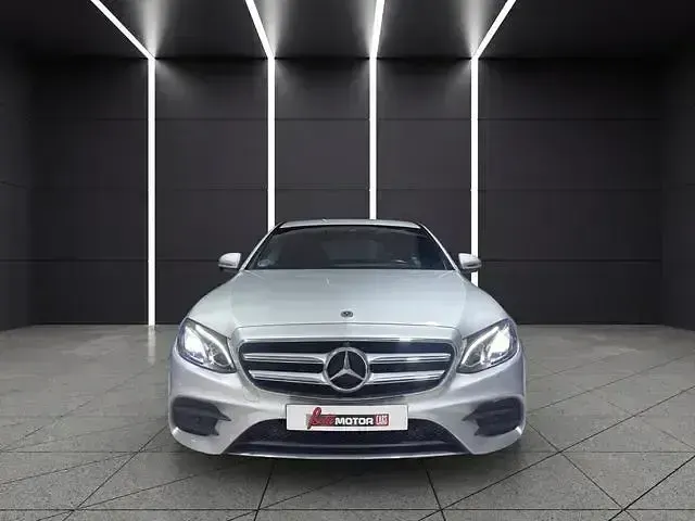 Usado Mercedes E220 194 CV (142 kW) 2019 Gris Berlina