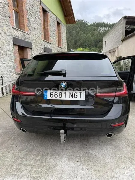 Usado BMW 318 150 CV (110 kW) 2022 Negro Familiar
