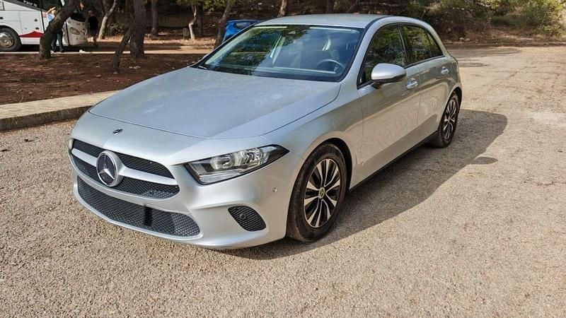 Gris Usado 2021 Mercedes A200 Utilitario | 27.000 € (Precio justo) - Imagen 1/4