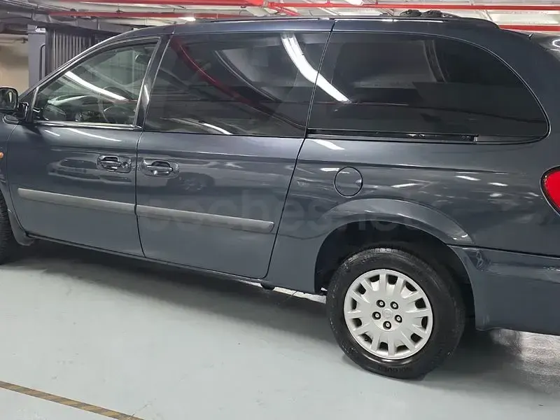 Usado Chrysler Grand Voyager Limited 150 CV (110 kW) 2007 Gris / plata Monovolumen