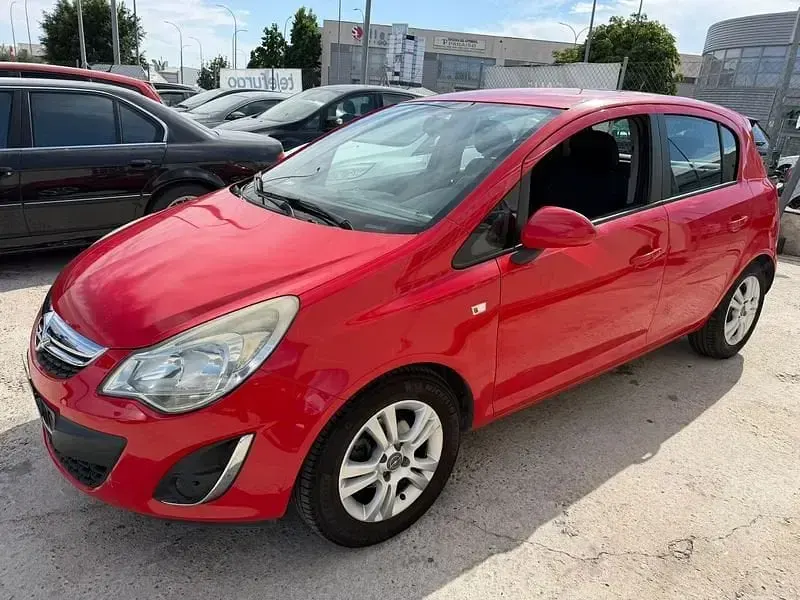 Usado Opel Corsa 95 CV (69 kW) 2011 Rojo Utilitario