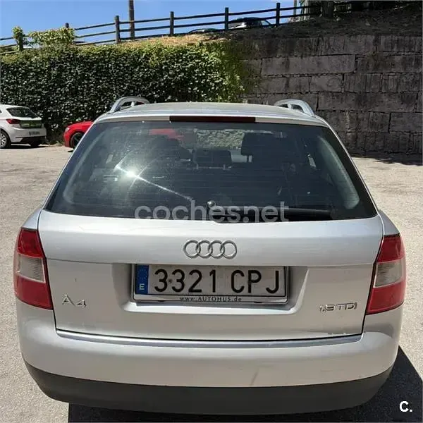 Usado Audi A4 130 CV (95 kW) 2003 Gris / plata Familiar