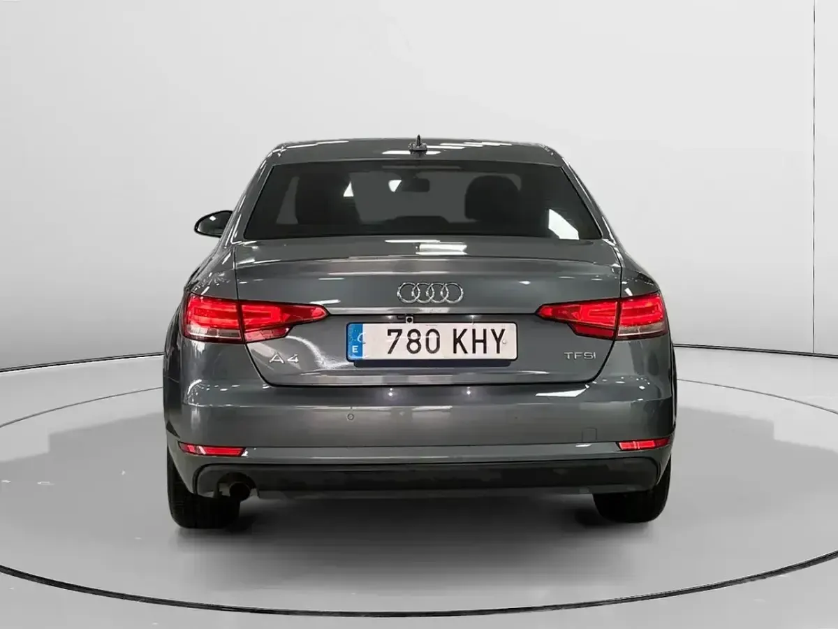 Begagnad Audi A4 Advanced 150 HK (110 kW) 2018 Grå Sedan