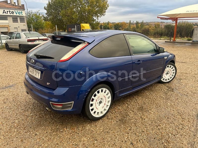Usado Ford Focus ST 225 CV (165 kW) 2006 Azul Berlina
