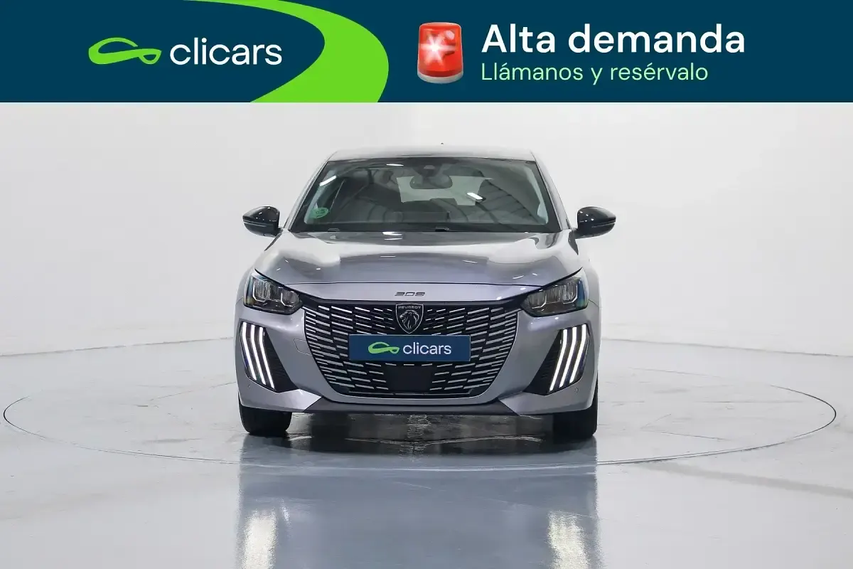 Usado Peugeot 208 Allure 100 CV (73 kW) 2025 Gris / plata Utilitario