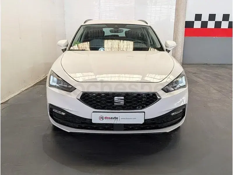 Usado Seat Leon Style 115 CV (84 kW) 2022 Blanco Familiar
