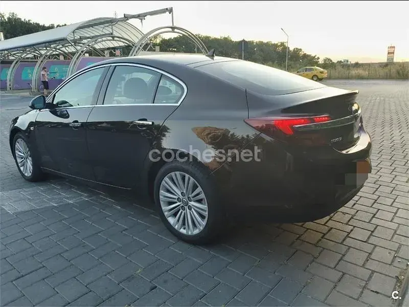 Usado Opel Insignia Selective 140 CV (102 kW) 2016 Granate Berlina