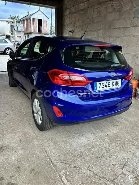 Usado Ford Fiesta Trend 85 CV (62 kW) 2018 Azul Utilitario