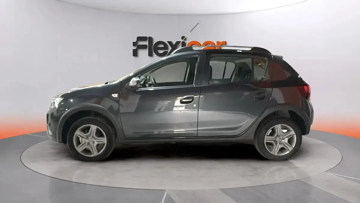 Usado Dacia Sandero Comfort 91 CV (66 kW) 2020 Negro Berlina