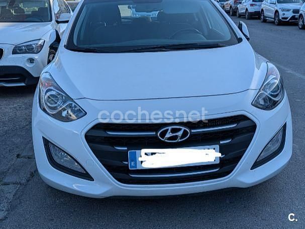Usado Hyundai i30 90 CV (66 kW) 2015 Blanco Berlina