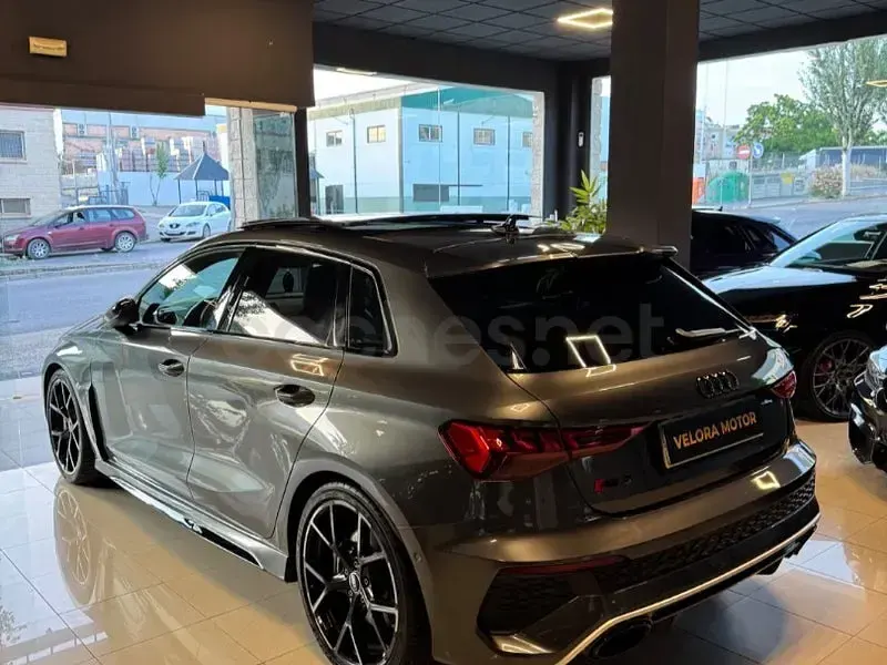 Usado Audi RS3 Sport 400 CV (294 kW) 2023 Gris / plata Berlina