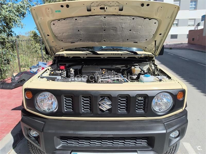 Begagnad Suzuki Jimny 102 HK (75 kW) 2019 Beige SUV