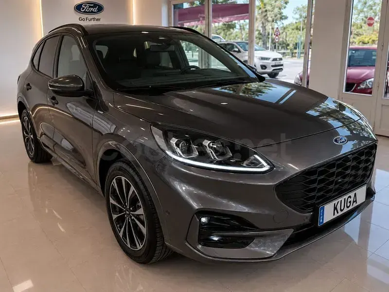 Usado Ford Kuga ST-Line 225 CV (165 kW) 2023 Verde SUV