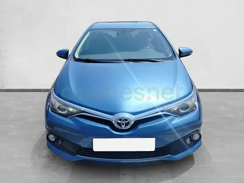 Usado Toyota Auris 90 CV (66 kW) 2016 Azul Berlina