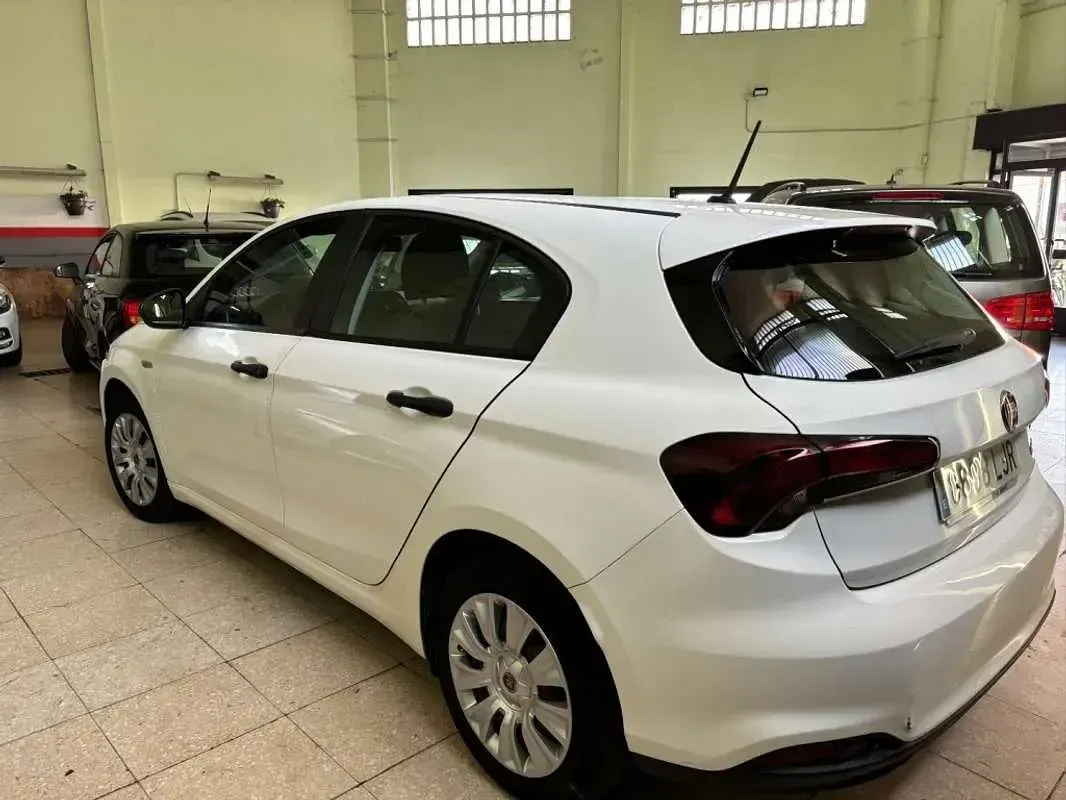 Usado Fiat Tipo Cross 95 CV (69 kW) 2020 Blanco Utilitario