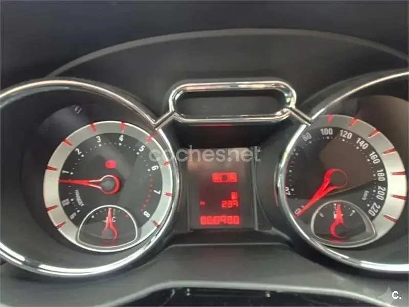 Usado Opel Adam Rocks 87 CV (63 kW) 2017 Beige Utilitario