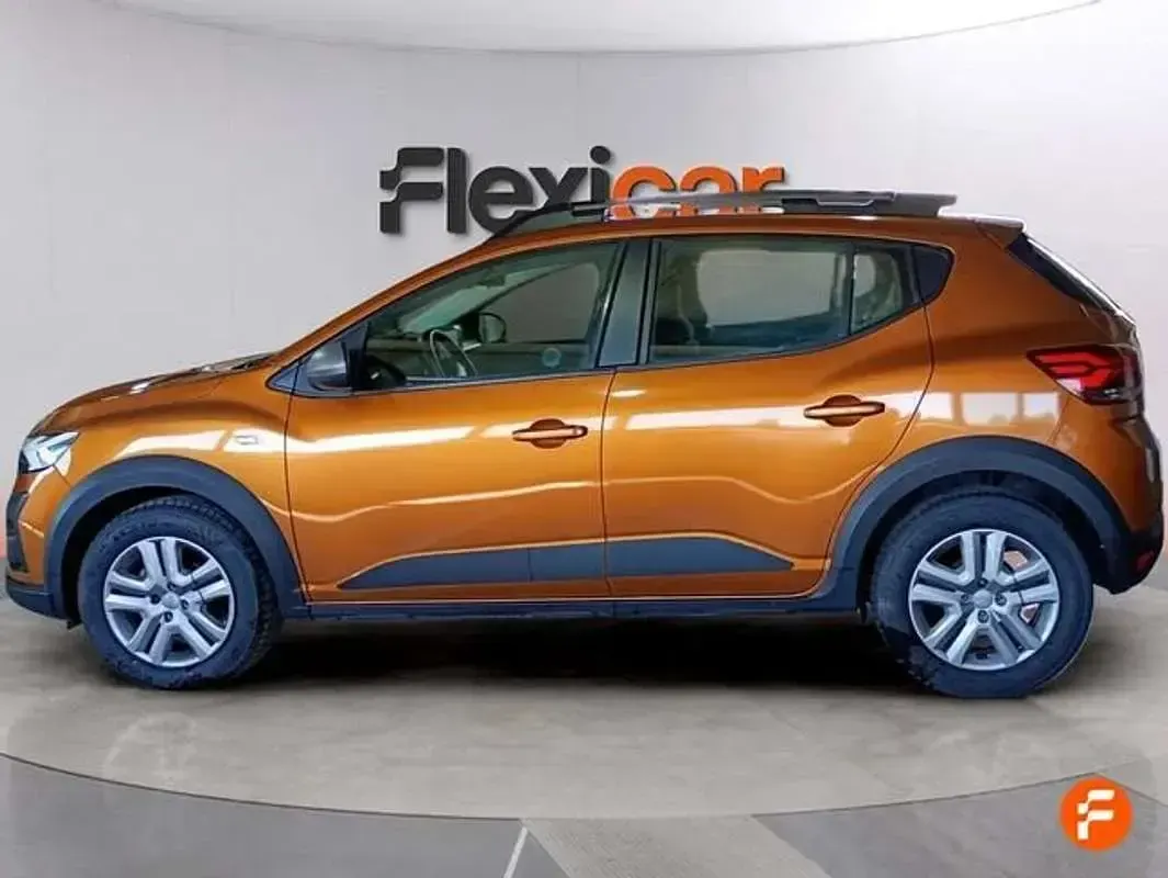 Usado Dacia Sandero Essentiel 91 CV (66 kW) 2023 Naranja Utilitario