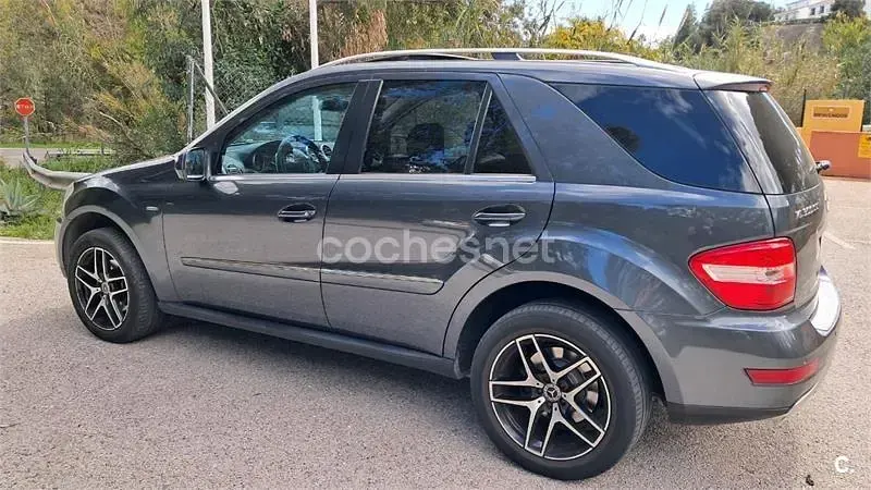 Usado Mercedes ML300 190 CV (139 kW) 2010 Gris / plata SUV