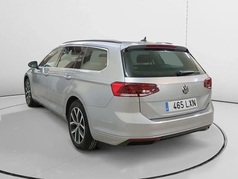 Usado VW Passat Executive 150 CV (110 kW) 2022 Gris Familiar