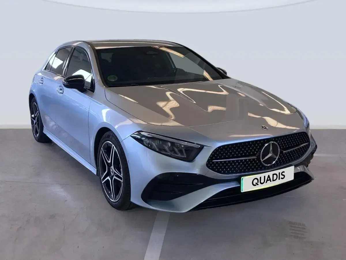 Usado Mercedes A200 150 CV (110 kW) 2025 Gris plata