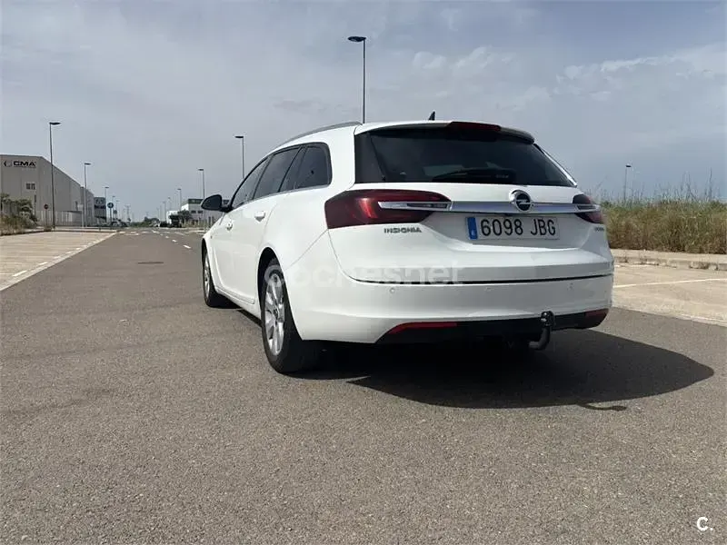 Usado Opel Insignia Excellence 140 CV (102 kW) 2014 Blanco Familiar