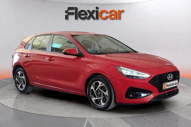 Rojo Usado 2024 Hyundai i30 Berlina | 17.990 € (Precio justo) - Imagen 1/4