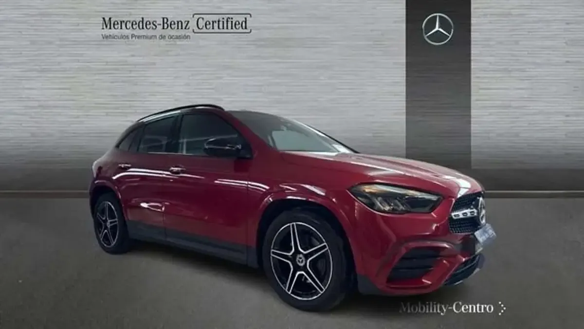 Usado Mercedes GLA200 150 CV (110 kW) 2025 Rojo SUV