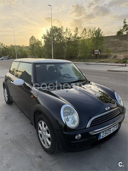 Usado Mini ONE 90 CV (66 kW) 2003 Negro Utilitario