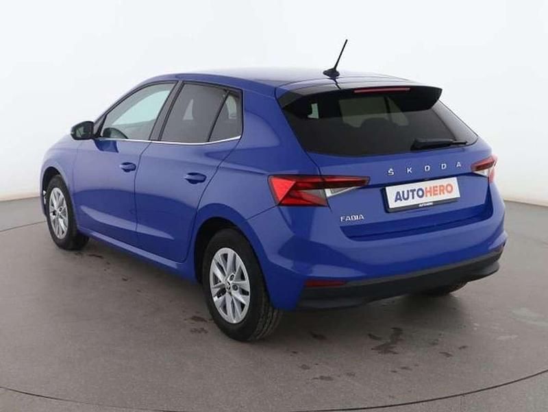 Usado Skoda Fabia Ambition 110 CV (80 kW) 2022 Azul Utilitario