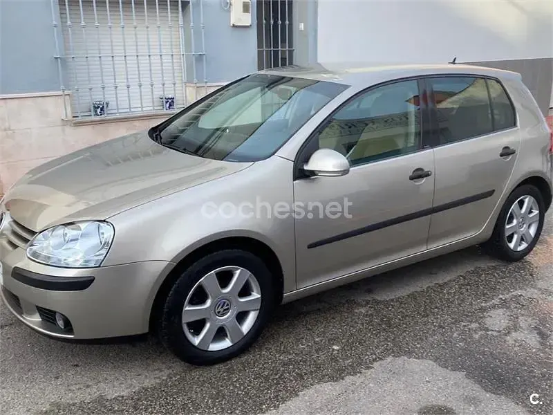 Usado VW Golf IV Highline 105 CV (77 kW) 2004 Beige Berlina