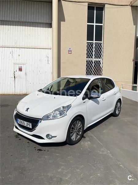 Usado Peugeot 208 Style 100 CV (73 kW) 2016 Blanco Utilitario