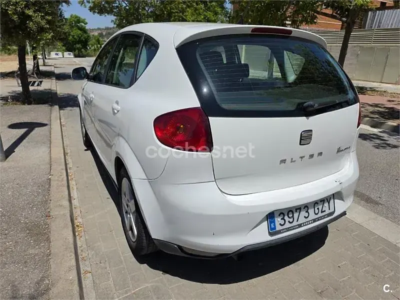 Usado Seat Altea Reference 105 CV (77 kW) 2010 Blanco Monovolumen