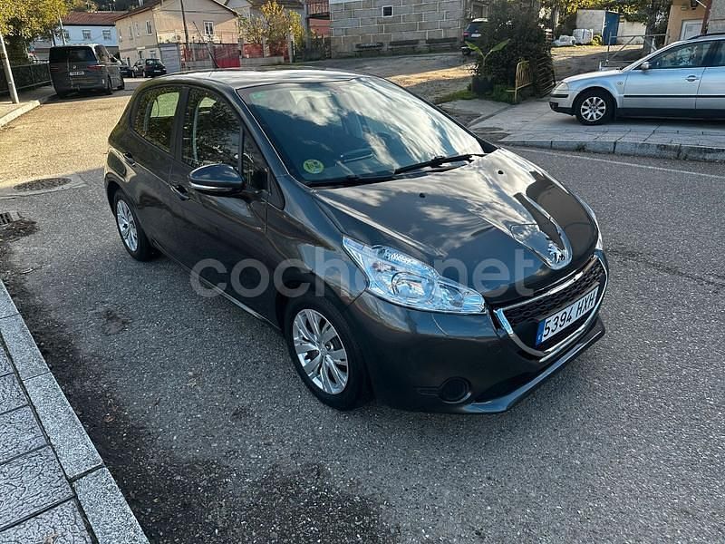 Usado Peugeot 208 Access 68 CV (50 kW) 2014 Negro Utilitario