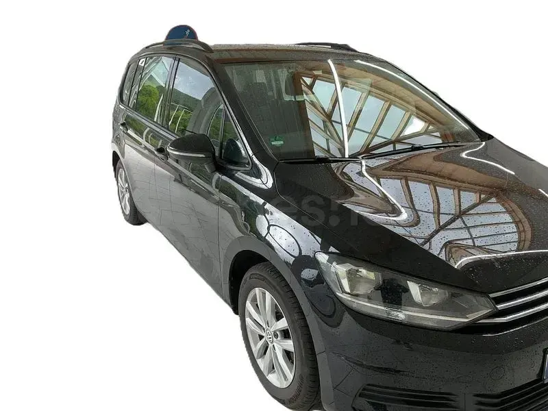 Usado VW Touran Advance 150 CV (110 kW) 2017 Negro Monovolumen