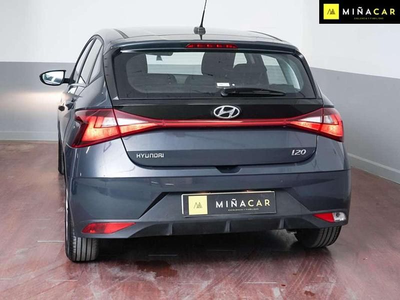 Usado Hyundai i20 101 CV (74 kW) 2022 Gris Utilitario