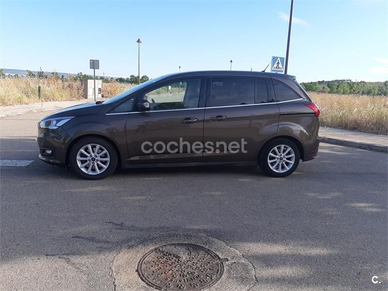 Usado Ford Grand C-Max Titanium 125 CV (91 kW) 2015 Marrón Monovolumen