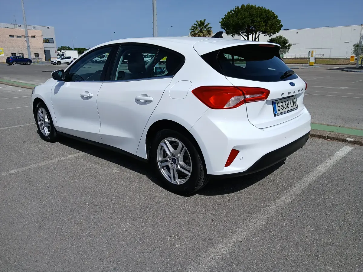 Usado Ford Focus Business Edition 120 CV (88 kW) 2017 Blanco Berlina