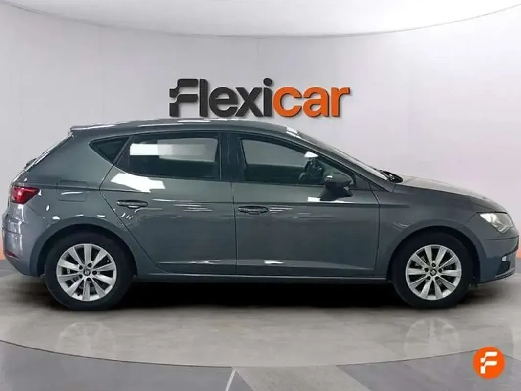 Usado Seat Leon ST Reference 110 CV (80 kW) 2018 Gris Familiar