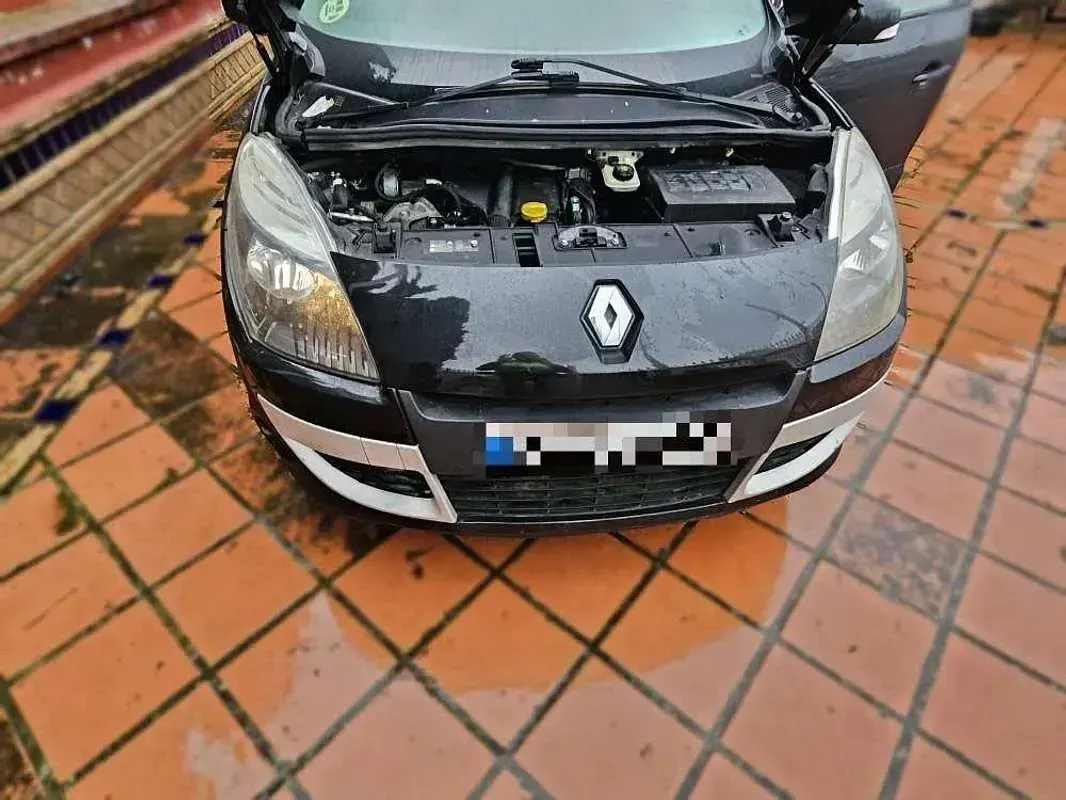 Usado Renault Scénic III Dynamique 110 CV (80 kW) 2011 Negro Monovolumen